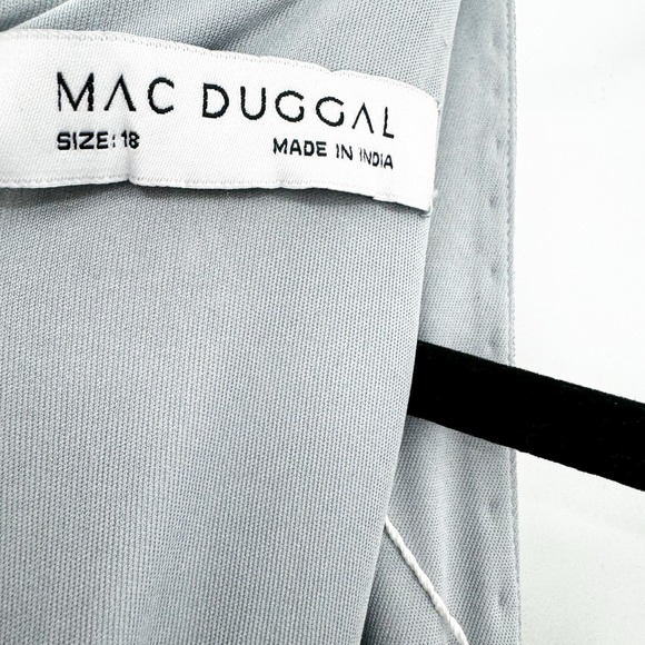 Mac Duggal Embellished V Neck Butterfly Sleeve Column Gown Platinum Size 18 NWT - Picture 11 of 12